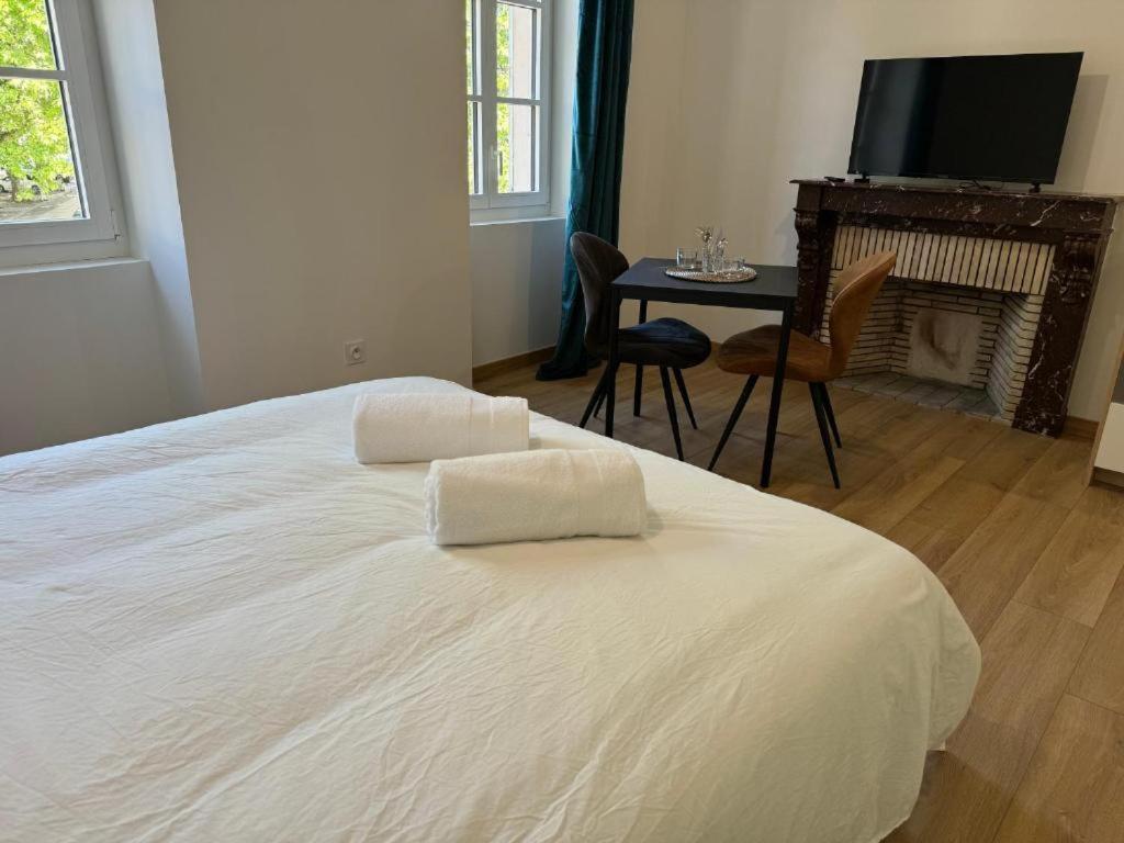 Comme A La Maison Crest Bagian luar foto