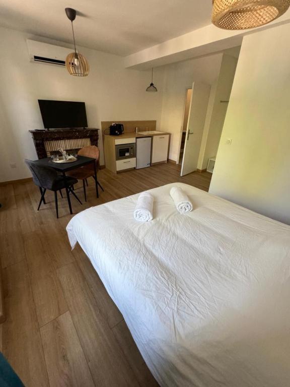 Comme A La Maison Crest Bagian luar foto
